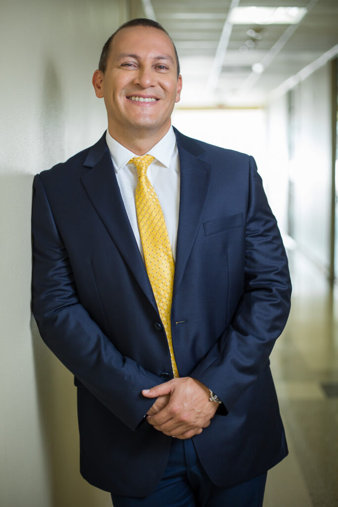 Dr Henry Sequeira Cirujano Plastico