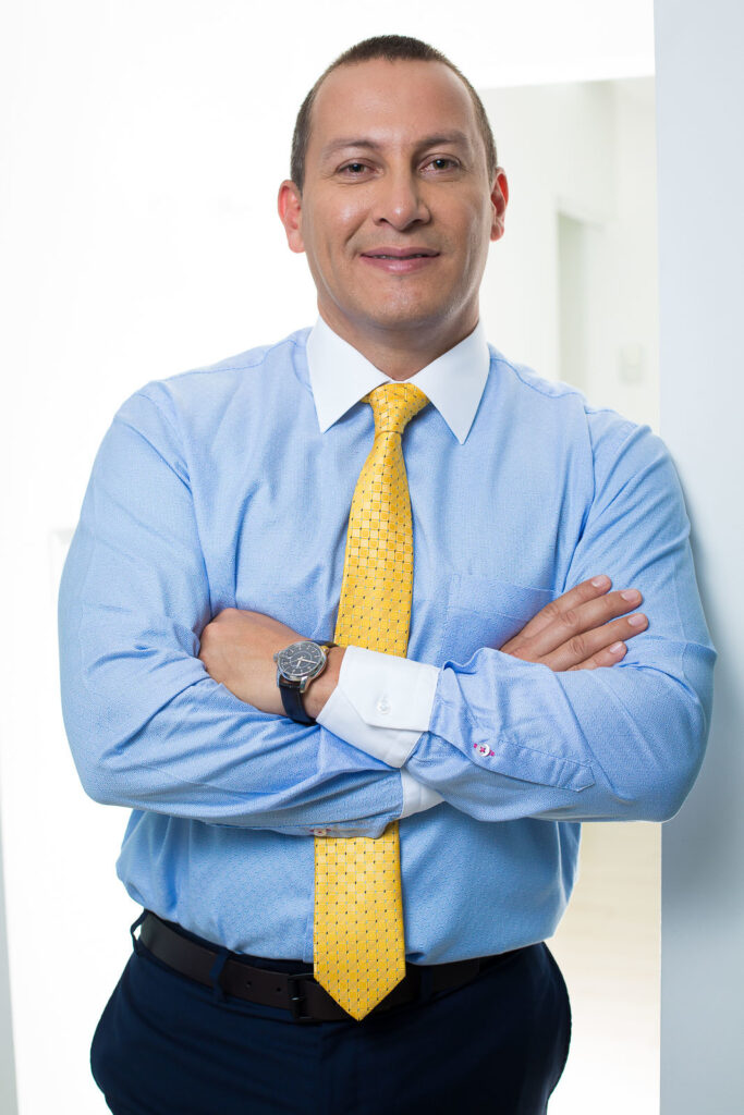 Dr Henry Sequeira, Cirujano Plastico